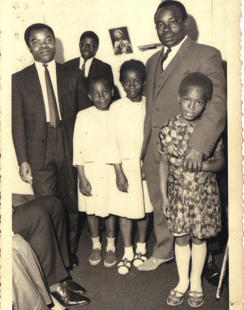 Ijeoma Uchegbu, la mujer que vivió con sus 3 hijas en un albergue para personas sin hogar y llegó a ser una reconocida científica