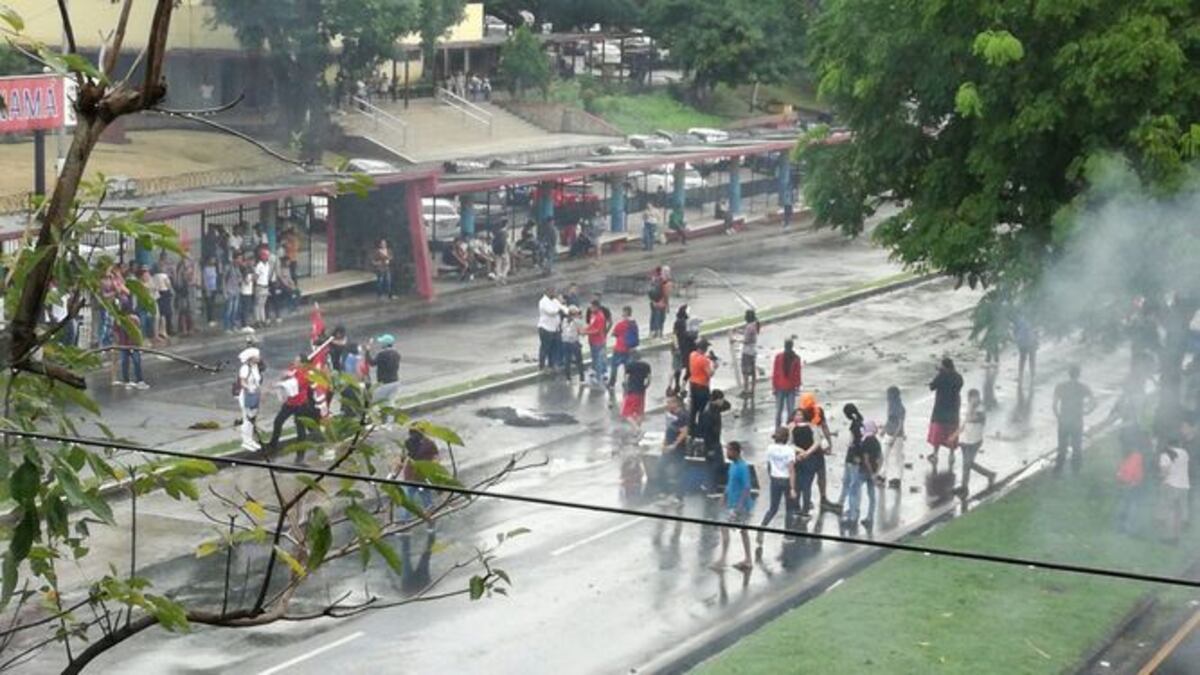 Estudiantes de la Universidad de Panamá protestaron en la vía Transístmica