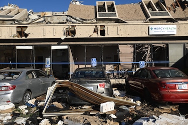Búsqueda desesperada de sobrevivientes en Estados Unidos tras devastación de tornados