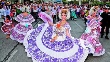 Día folclórico en el carnaval capitalino