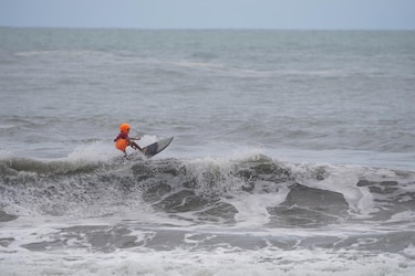 Brad Arosemena arrasa en Playa Venao y gana una triple corona