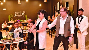 Deluca Euro Café Bar abre sus puertas