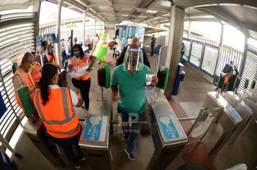 Salud estima que un 40% de los usuarios del transporte público no está utilizando el protector facial
