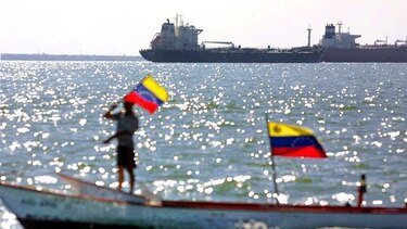 Cómo el bloqueo petrolero ‘total y completo’ de Trump puede impactar la economía de Venezuela (y jugar en contra de EU)
