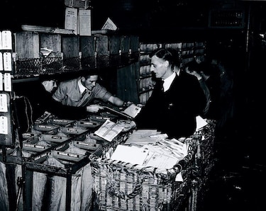 Quién fue Henry Cole, el filántropo inglés que inventó las tarjetas de Navidad para ‘no quedar como un maleducado’