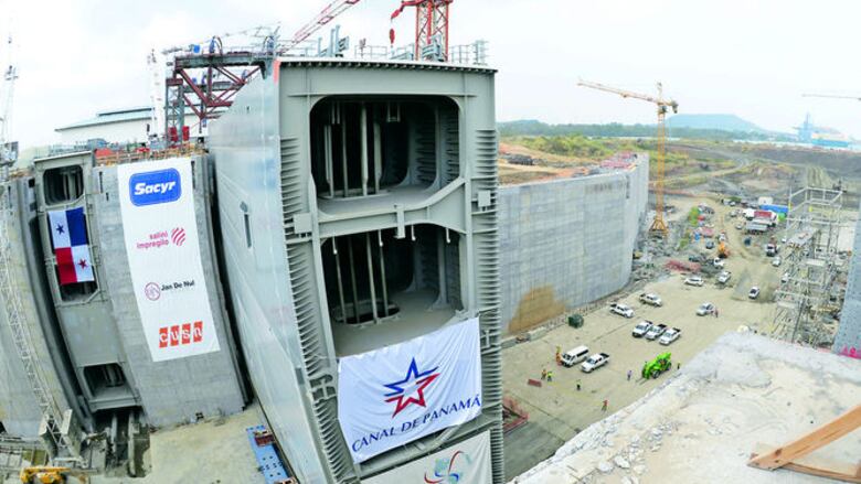 Las 16 compuertas en sus nichos