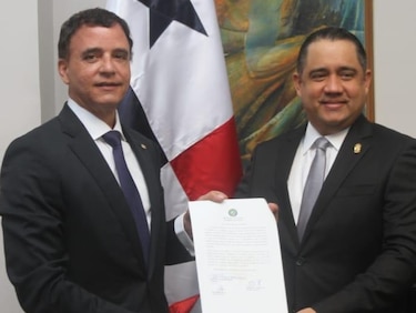 Esposa del diputado Roberto Ábrego también fue nombrada por Solís en la Contraloría