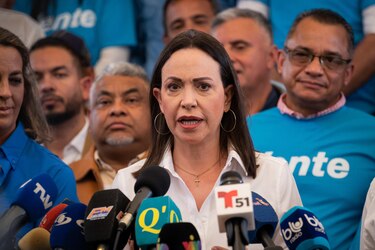 Machado denuncia que a presos políticos militares les han reducido porciones de alimentos
