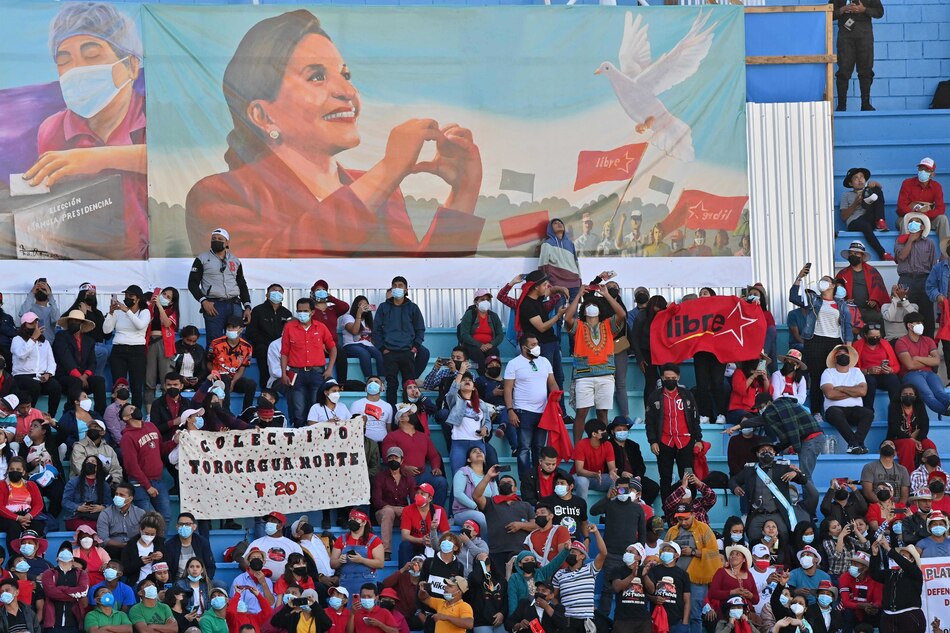 Xiomara Castro asume la presidencia de una Honduras pobre y migrante