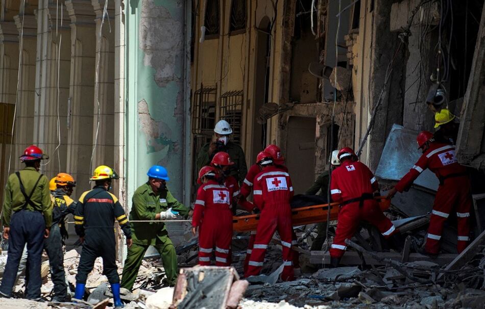 Explosión en hotel de Cuba deja 27 muertos y sigue la búsqueda de sobrevivientes