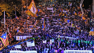 Alcaldesa de Barcelona critica a Puigdemont