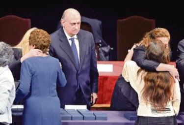 España condecora a víctimas del 11-M