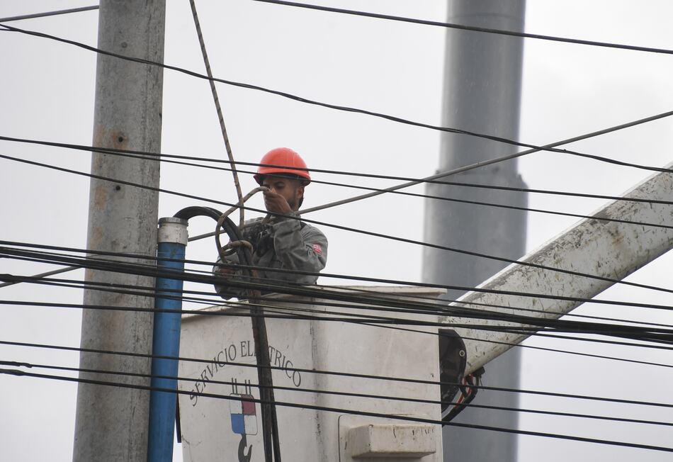 Prosiguen auditorías a empresas del sector eléctrico