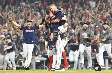 Alex Cora hace historia con Boston