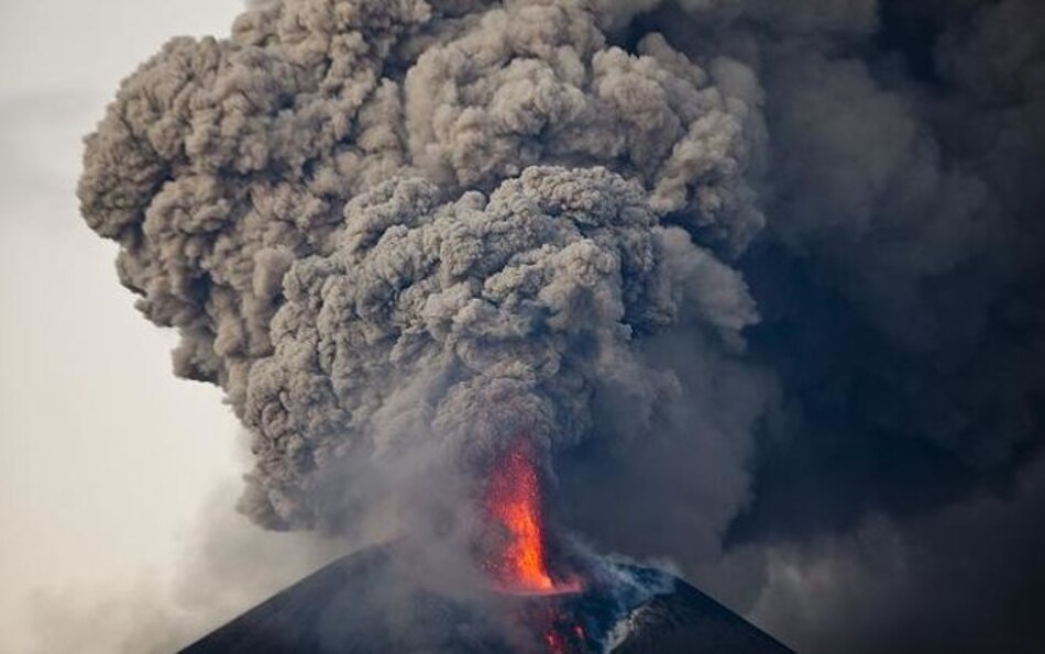 Temor y espectáculo en mayor erupción del Momotombo en 110 años