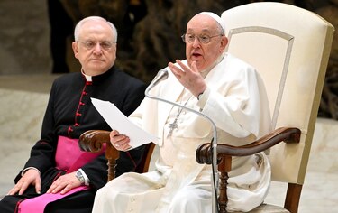 El papa Francisco dice que le escandaliza que no se visite a los ancianos en las residencias