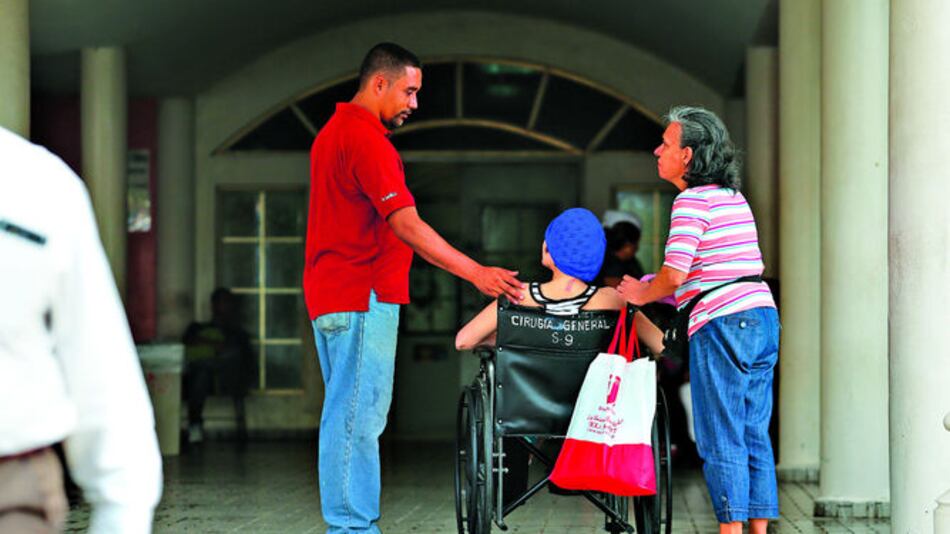 Malestar de pacientes por paro médico