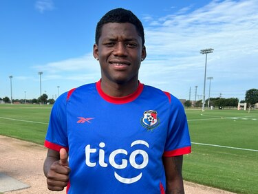 Omar Valencia ya se entrenó con la selección en Dallas