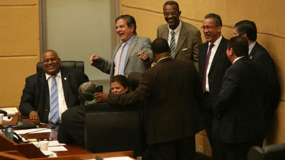 Diputados niegan vetar a corruptos