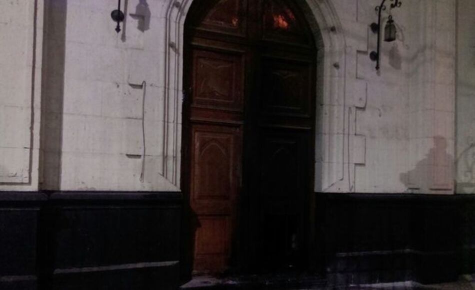 Queman puerta de pequeña iglesia en Perú debido a la visita del papa Francisco