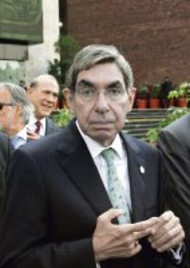 Ponen fin a monopolio de ICE