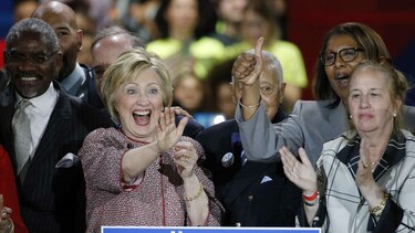 Nueva York acerca a Clinton a nominación; Trump refuerza su campaña