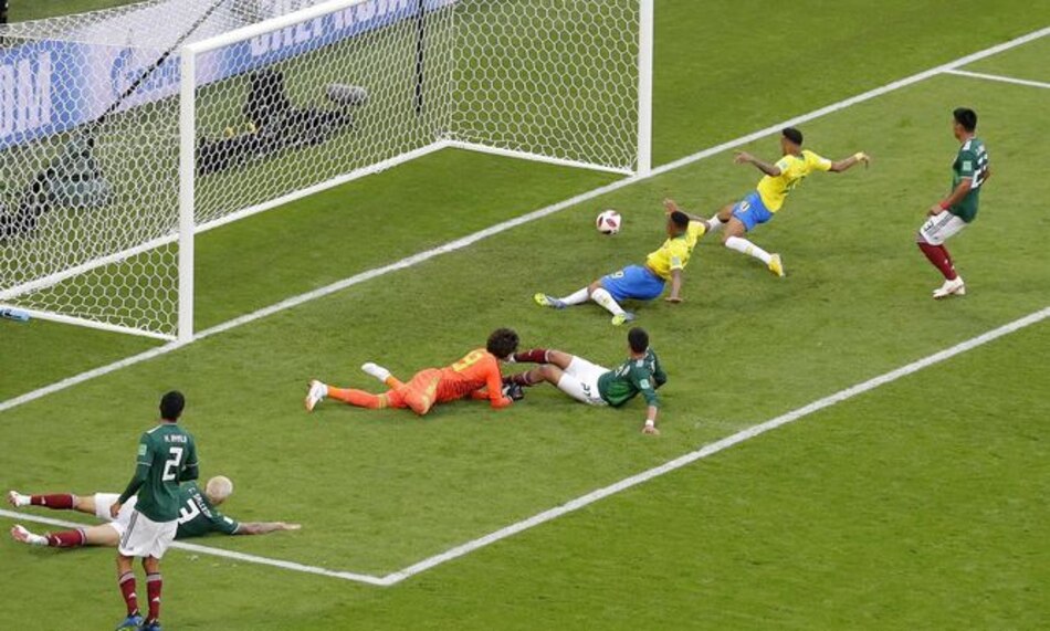 Brasil supera a México y se mete en cuartos de final