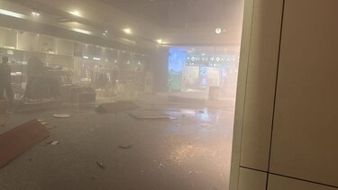 Un muerto y once heridos en los aeropuertos de Abu Dabi y de Dubái tras ataques iraníes