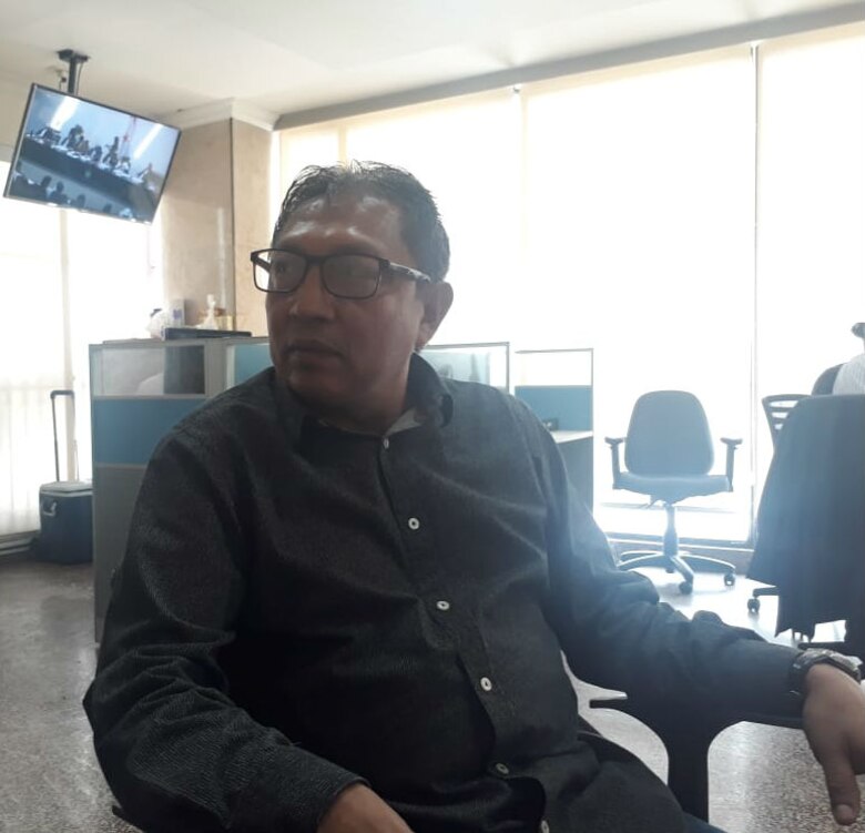 Suplente de diputado acusado de delitos sexuales rompe el silencio: ‘Arquesio Arias sigue manejando todo’