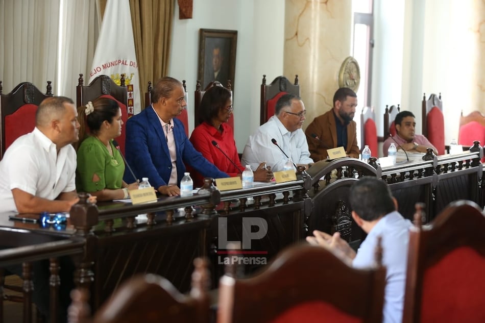 Discuten aumento de impuestos municipales sin gremios empresariales; serán invitados para una próxima reunión