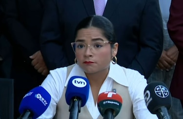 ‘Depongo esta guerra política’: Irma Hernández en el primer día sin Revisalud