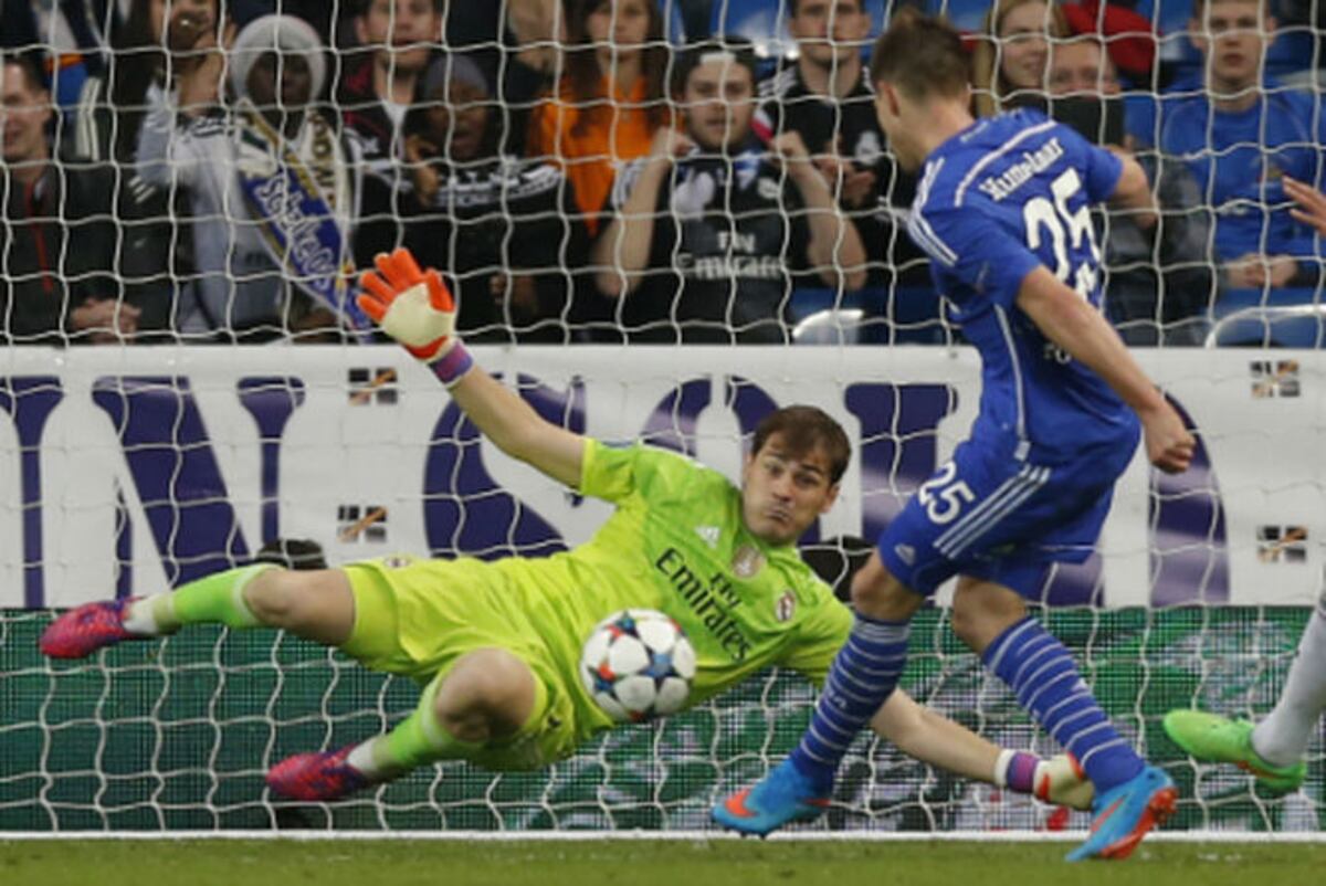 Real Madrid sufre, pierde; pero avanza a cuartos de final
