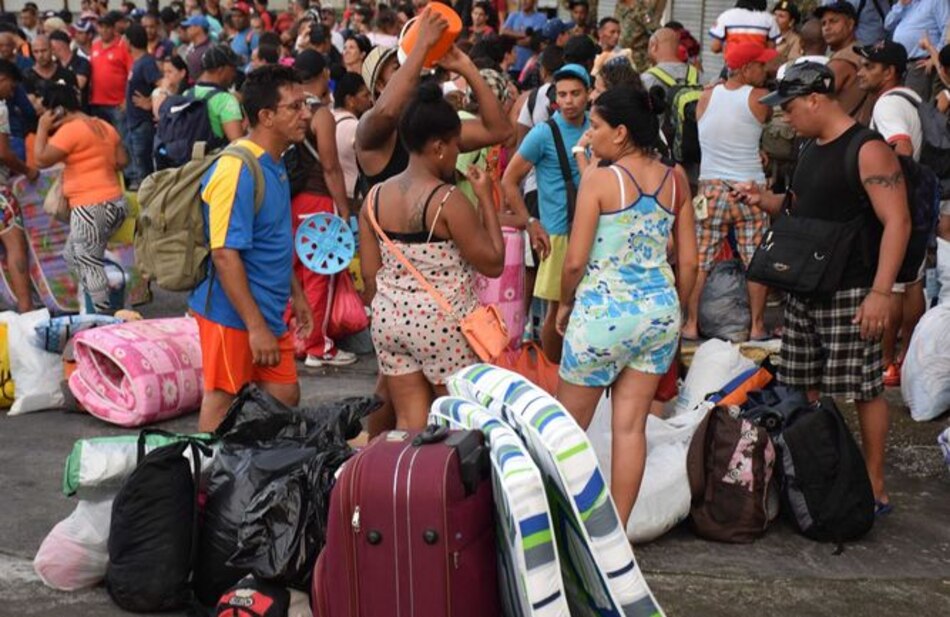 Primer grupo de cubanos varados en Costa Rica reanuda viaje a EU