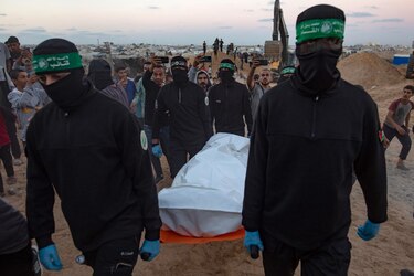 Israel recibe de la Cruz Roja los cuerpos de dos presuntos rehenes devueltos por Hamás