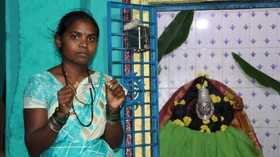 Devadasis, las jóvenes entregadas a los dioses que quedan atrapadas en una vida de explotación sexual