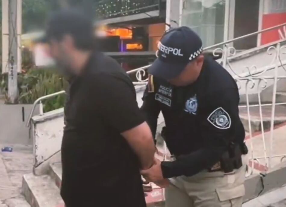 Capturan a cirujano mexicano por abuso sexual que se ocultaba en Colombia vendiendo arepas