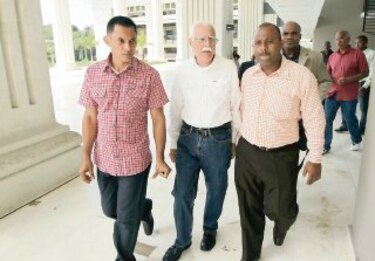 Jované pide vacante de Solís