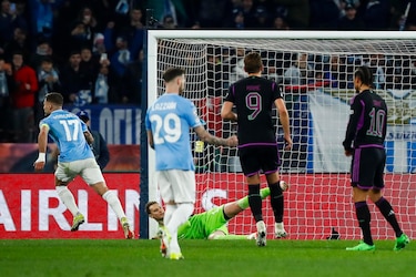 Lazio vence 1-0 al Bayern en el Olímpico de Roma