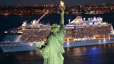 Olas de nueve metros obligan a crucero de Royal Caribbean a devolverse a Nueva York