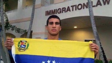 Joven prófugo de Venezuela es liberado en Miami tras incidente migratorio