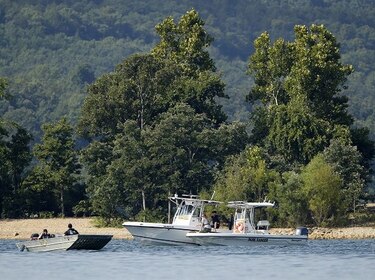 Al menos 17 muertos al naufragar barco con turistas en lago de Estados Unidos