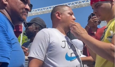 Migrantes se cosen la boca en protesta en el sur de México