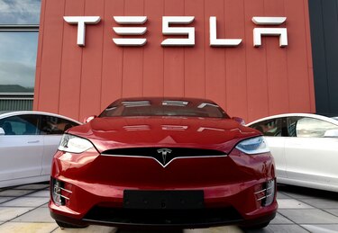 Tesla retira 675,000 autos en China y Estados Unidos