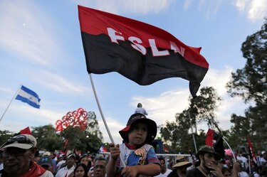 Miles de sandinistas marchan en apoyo al presidente Daniel Ortega