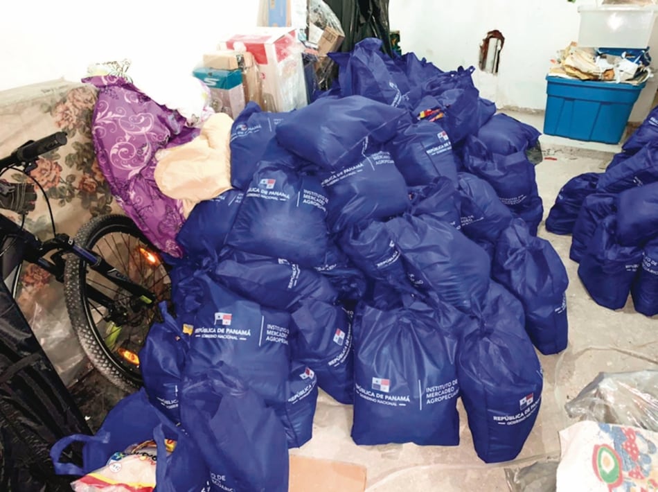 Detienen a persona que tenía en su casa cientos de bolsas de Panamá Solidario