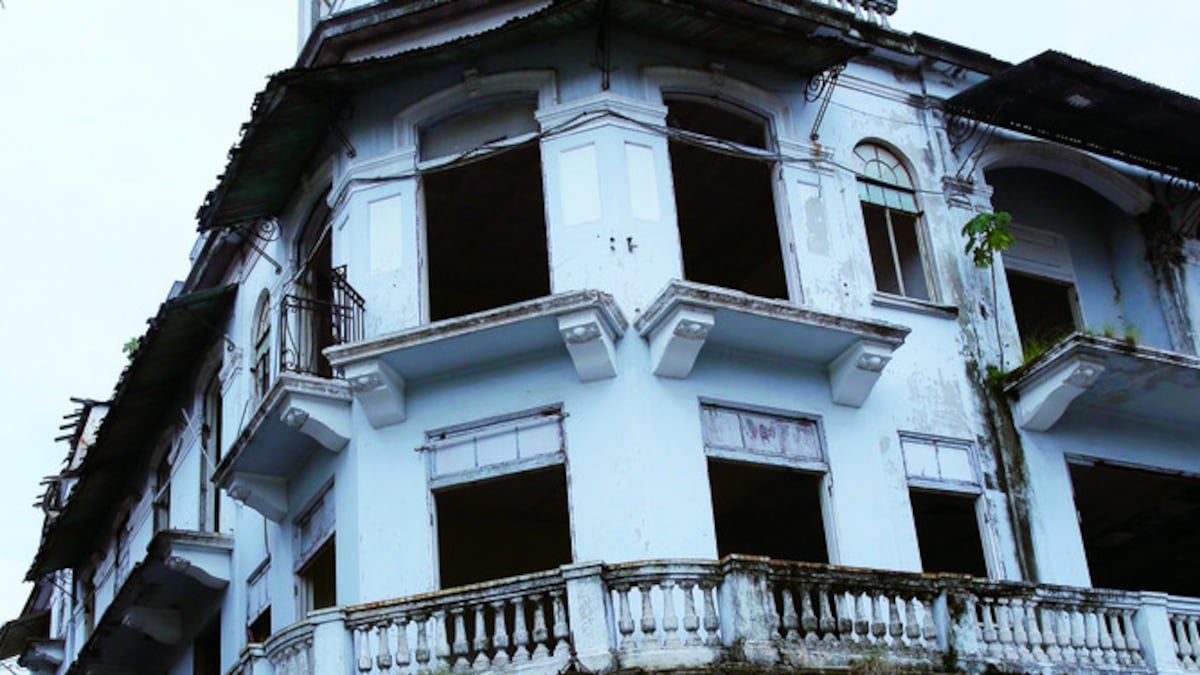 Se puede observar lo que será la Fundación Casa Santa Ana, de tres pisos y una azotea, que revitalizará Santa Ana para ser un centro cultural y político.