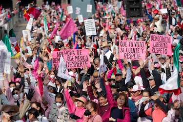 Acusan al Gobierno de López Obrador de corrupto en las marchas por la democracia