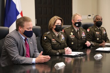 General Laura Richardson, primera mujer jefa del Comando Sur de Estados Unidos, de visita en Panamá