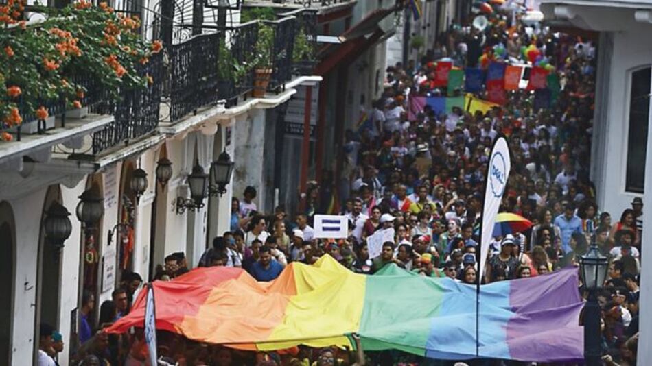 Celebración del Orgullo Gay se toma el Casco Antiguo