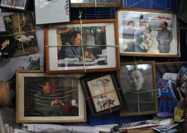 China conmemora aniversario de natalicio de Mao con libros y videos
